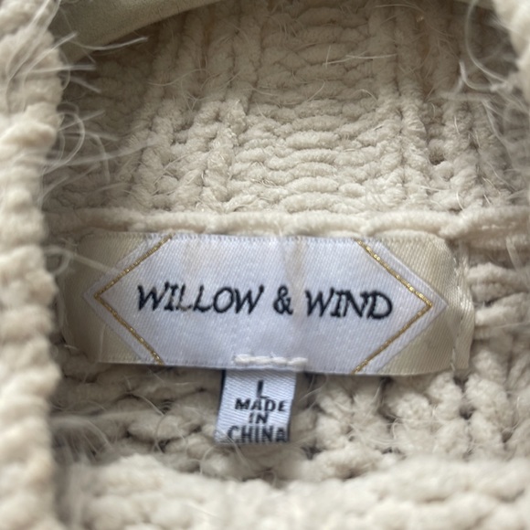 Really soft , cream knit sweater - Picture 3 of 4